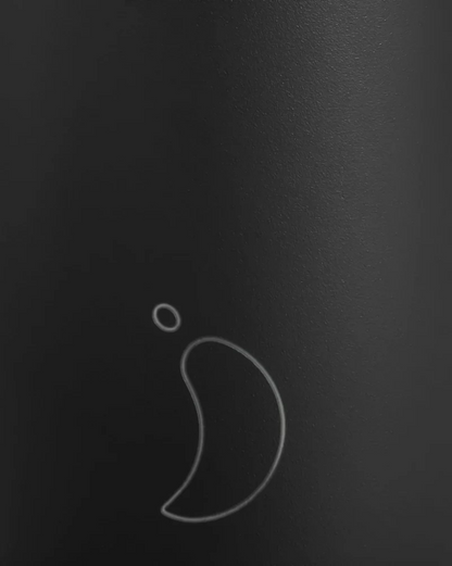 A 500 mL black reusable insulated stainless steel bubble tea/ boba cup bottle by the brand Chillys.