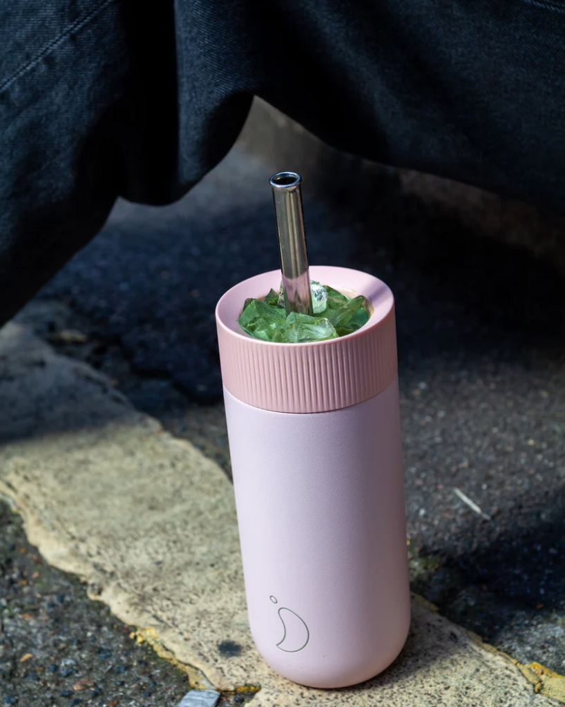 A 500 mL pink reusable insulated stainless steel bubble tea/ boba cup bottle by the brand Chillys.