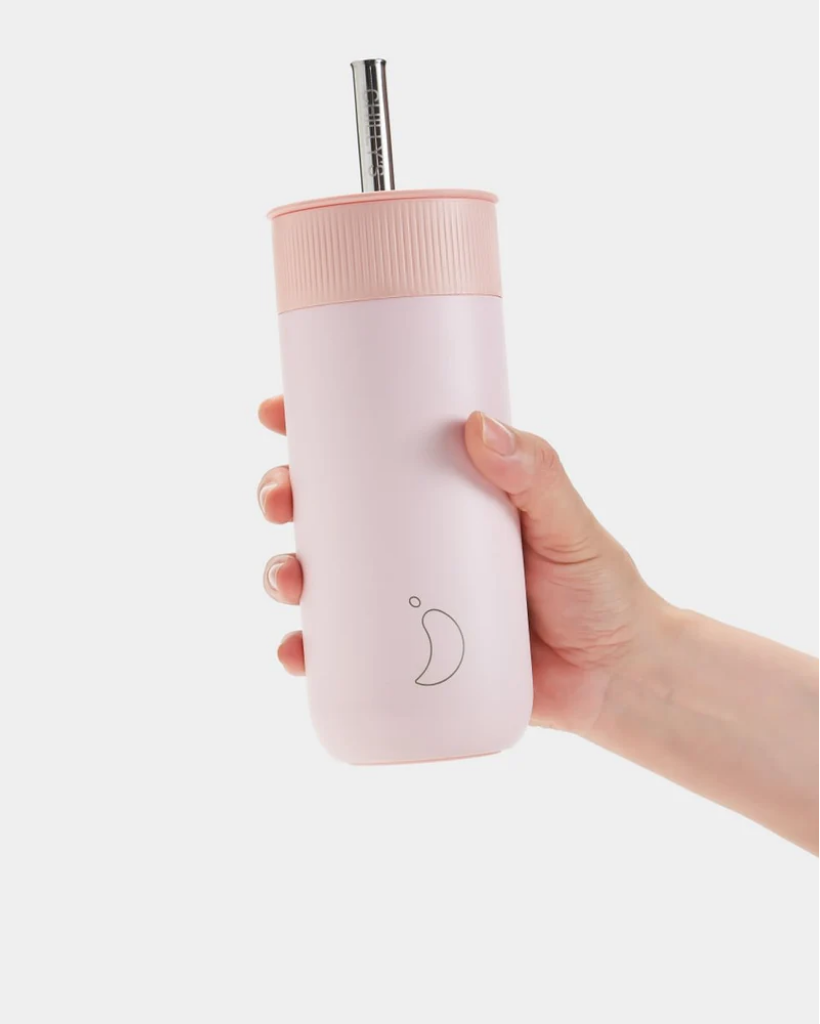 A 500 mL pink reusable insulated stainless steel bubble tea/ boba cup bottle by the brand Chillys.