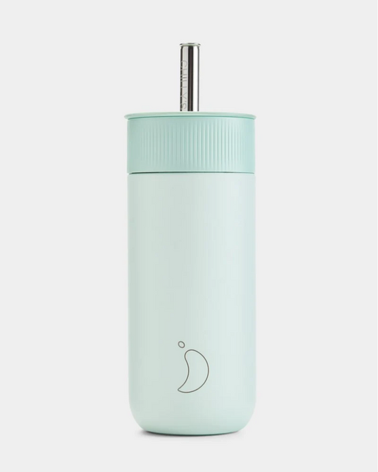 A 500 mL green reusable insulated stainless steel bubble tea/ boba cup bottle by the brand Chillys.