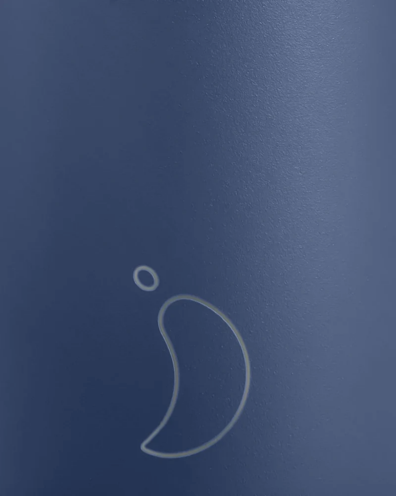 A 500 mL blue reusable insulated stainless steel bubble tea/ boba cup bottle by the brand Chillys.