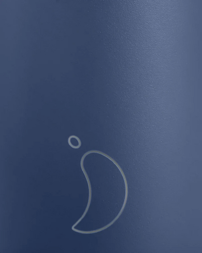 A 500 mL blue reusable insulated stainless steel bubble tea/ boba cup bottle by the brand Chillys.