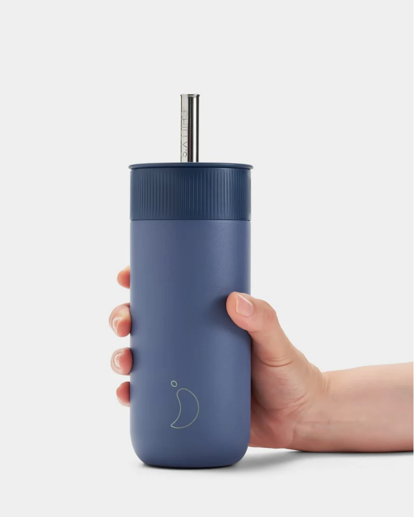 A 500 mL blue reusable insulated stainless steel bubble tea/ boba cup bottle by the brand Chillys.