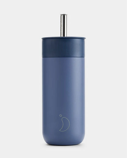 A 500 mL blue reusable insulated stainless steel bubble tea/ boba cup bottle by the brand Chillys.