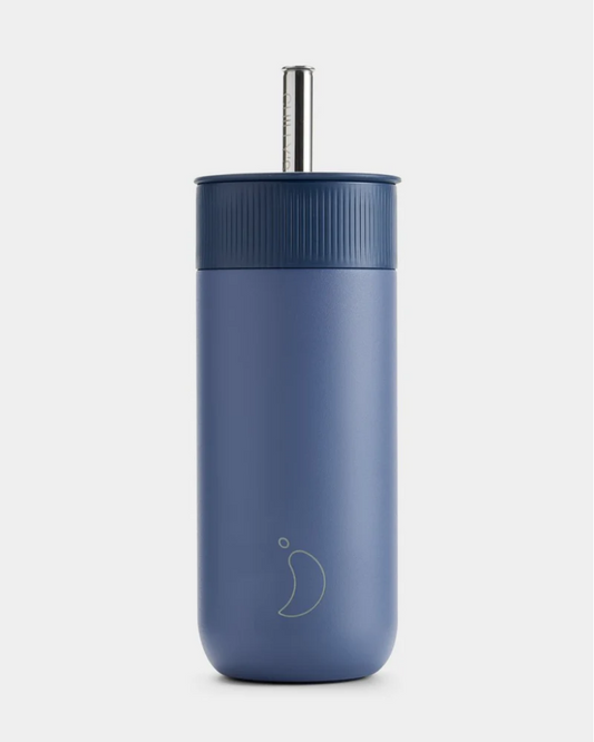 A 500 mL blue reusable insulated stainless steel bubble tea/ boba cup bottle by the brand Chillys.