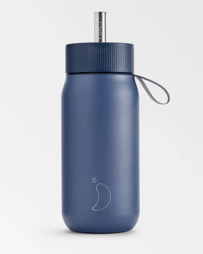 A 750 mL blue reusable insulated stainless steel bubble tea/ boba cup bottle by the brand Chillys.